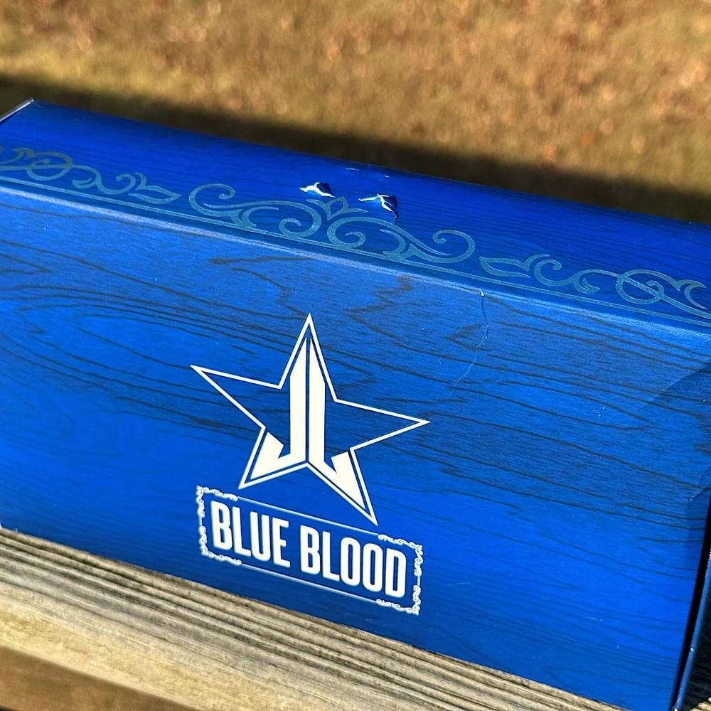 💙 NIB New Jeffree Star BLUE BLOOD Eyeshadow Casket Makeup Palette